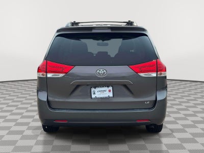 2014 Toyota Sienna LE V6 8 Passenger
