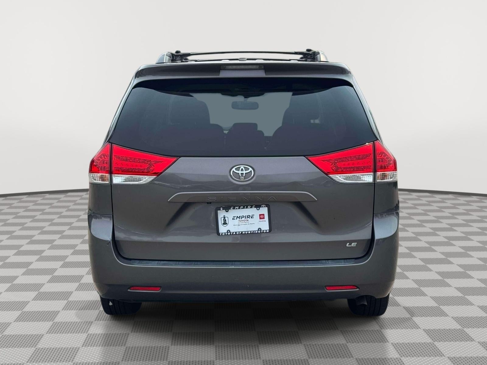 2014 Toyota Sienna LE V6 8 Passenger
