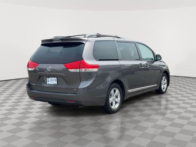 2014 Toyota Sienna LE V6 8 Passenger
