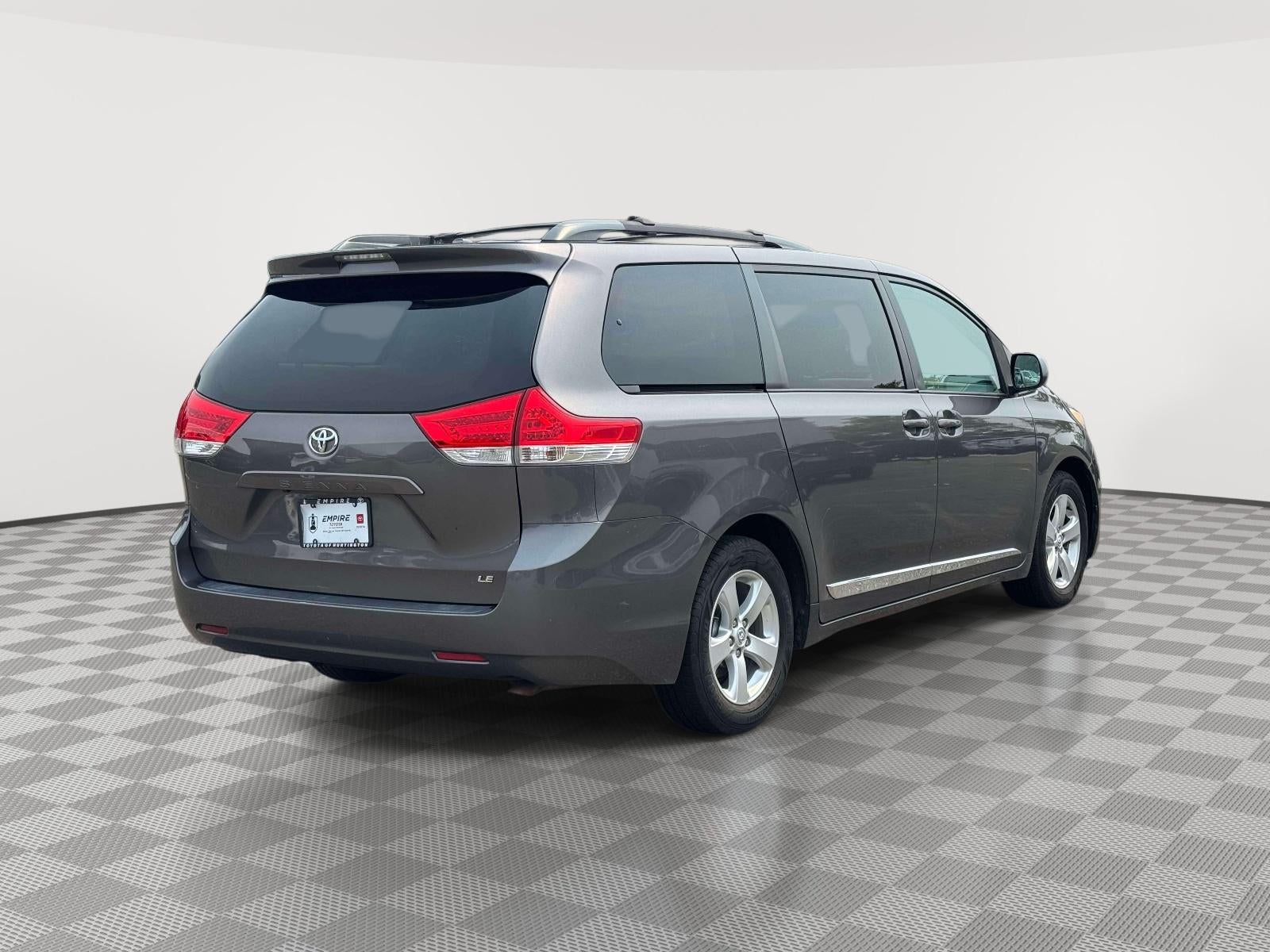 2014 Toyota Sienna LE V6 8 Passenger