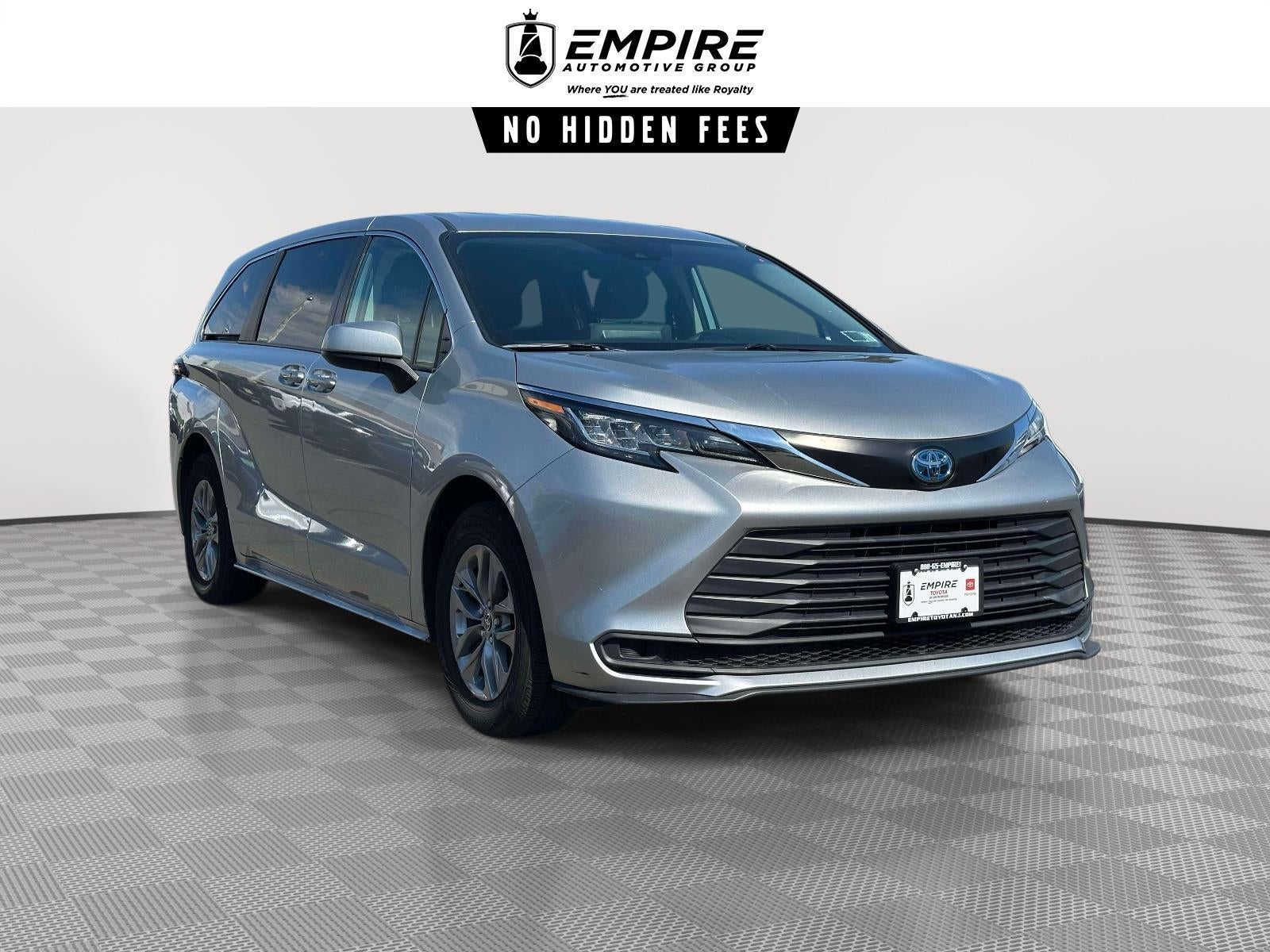 2022 Toyota Sienna LE