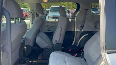 2022 Toyota Sienna LE