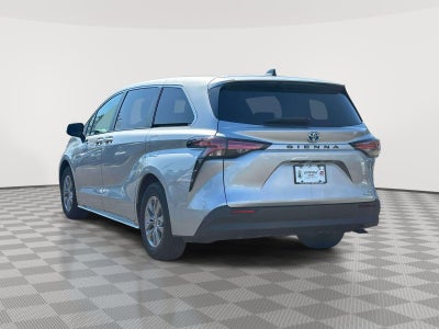 2022 Toyota Sienna LE