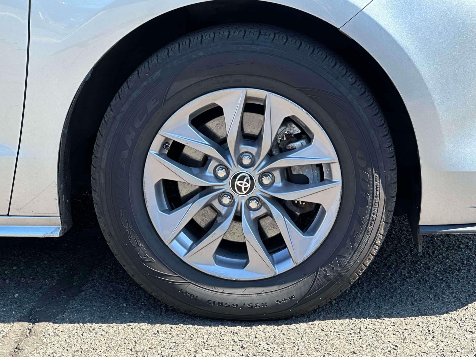 2022 Toyota Sienna LE