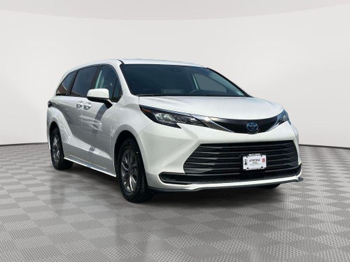 2024 Toyota Sienna LE