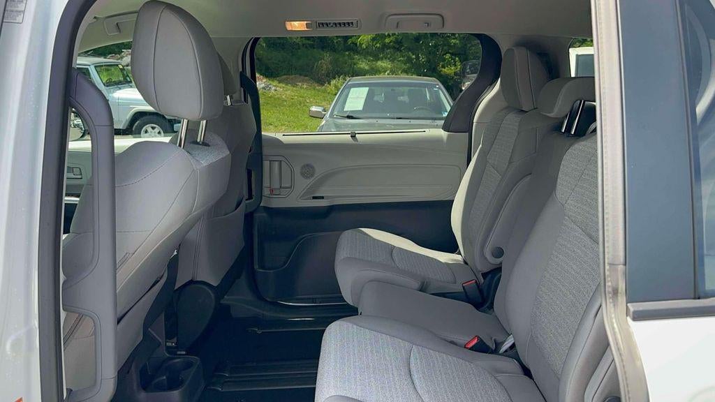 2024 Toyota Sienna LE