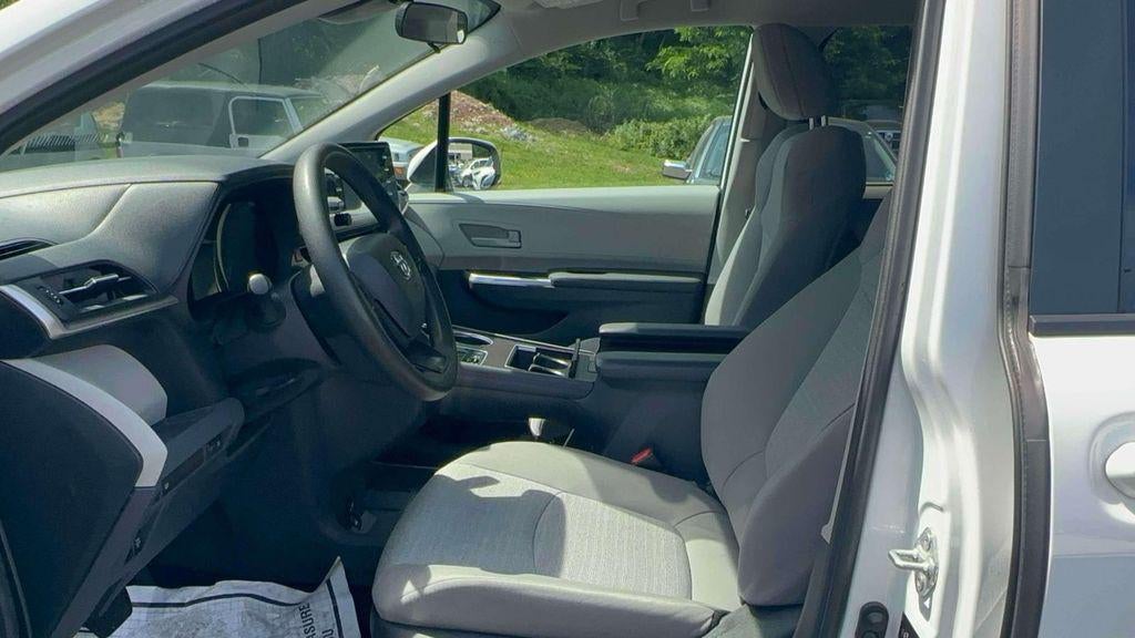 2024 Toyota Sienna LE