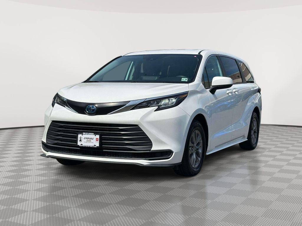 2024 Toyota Sienna LE