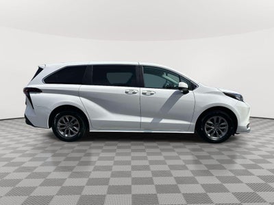 2024 Toyota Sienna LE