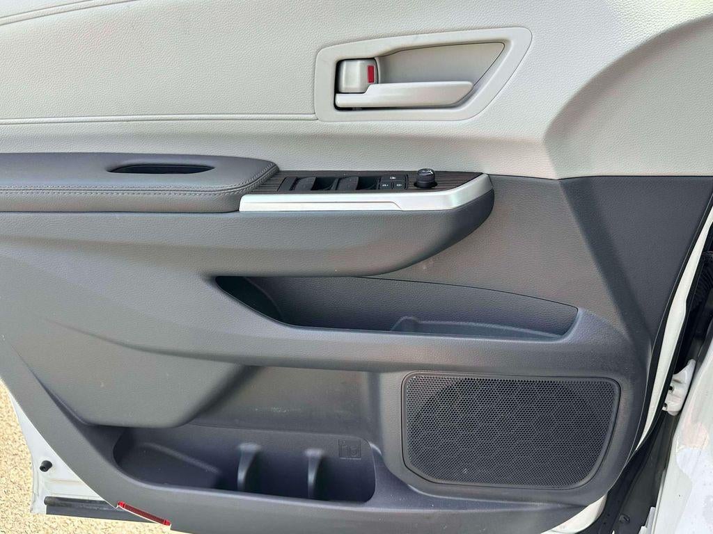 2023 Toyota Sienna LE
