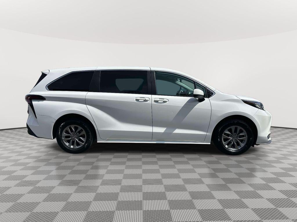 2023 Toyota Sienna LE