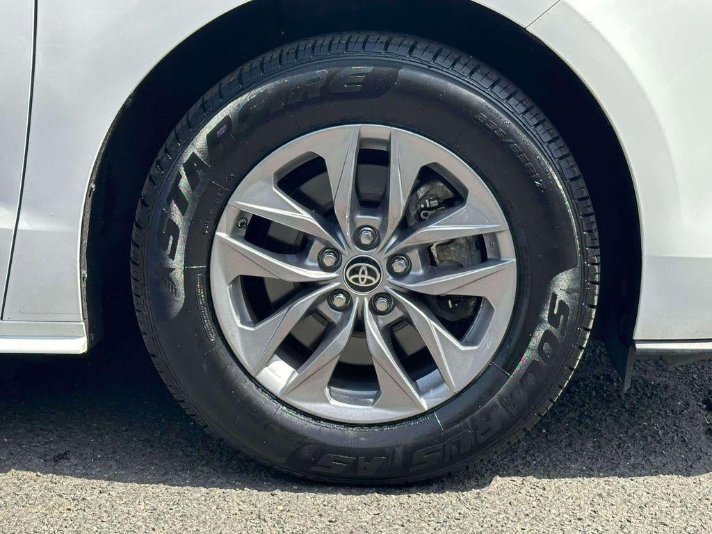 2023 Toyota Sienna LE