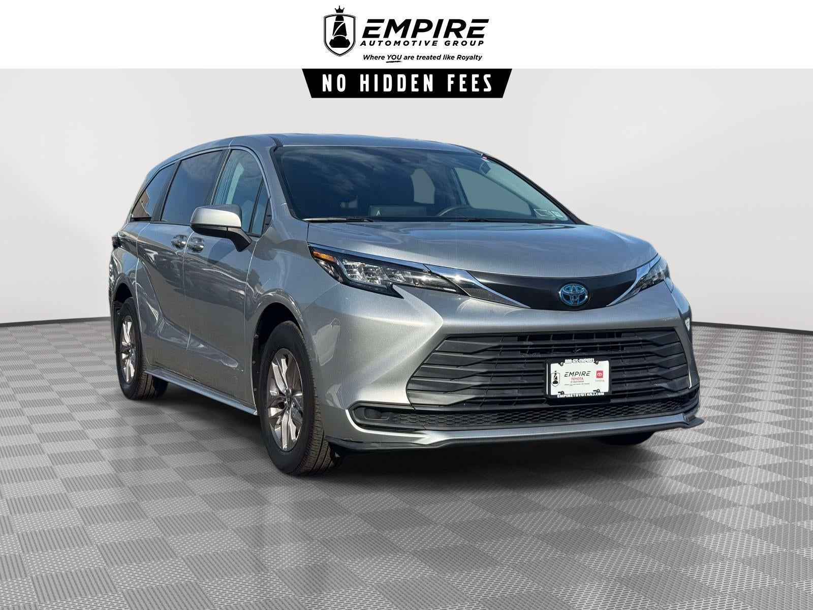 2022 Toyota Sienna LE