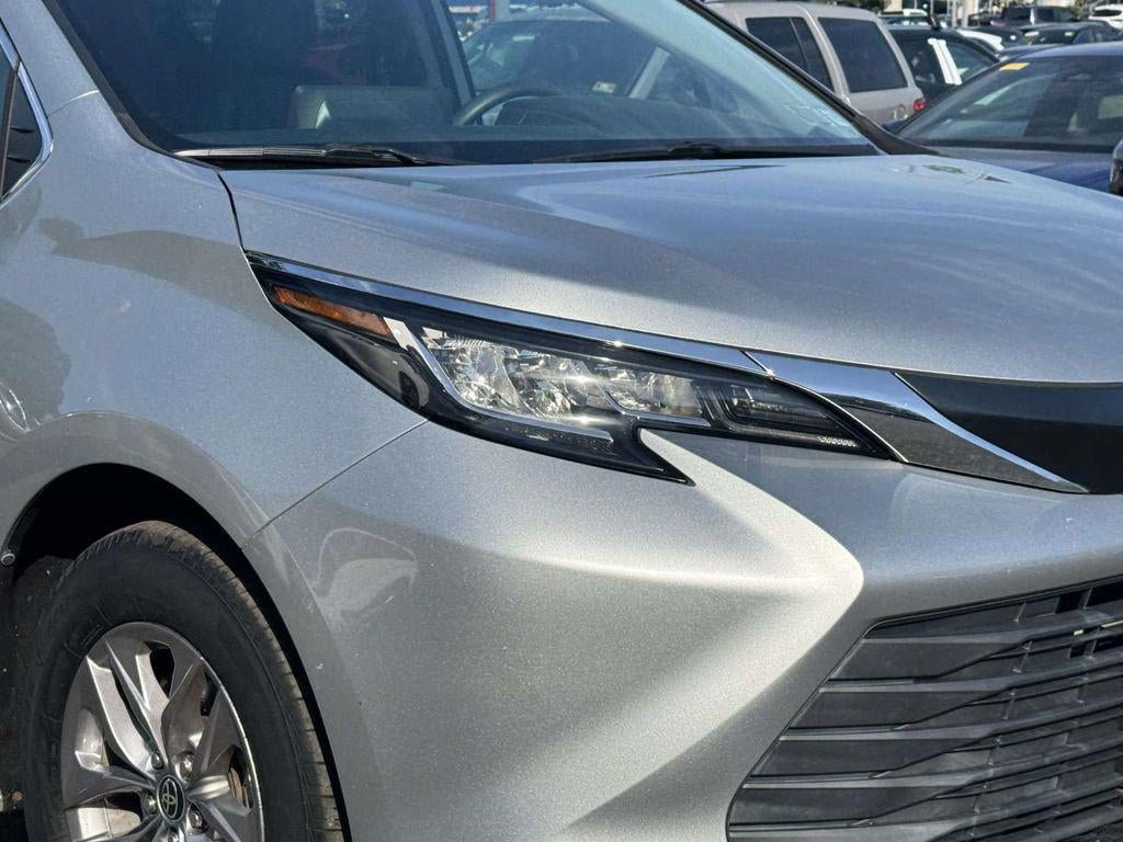 2022 Toyota Sienna LE
