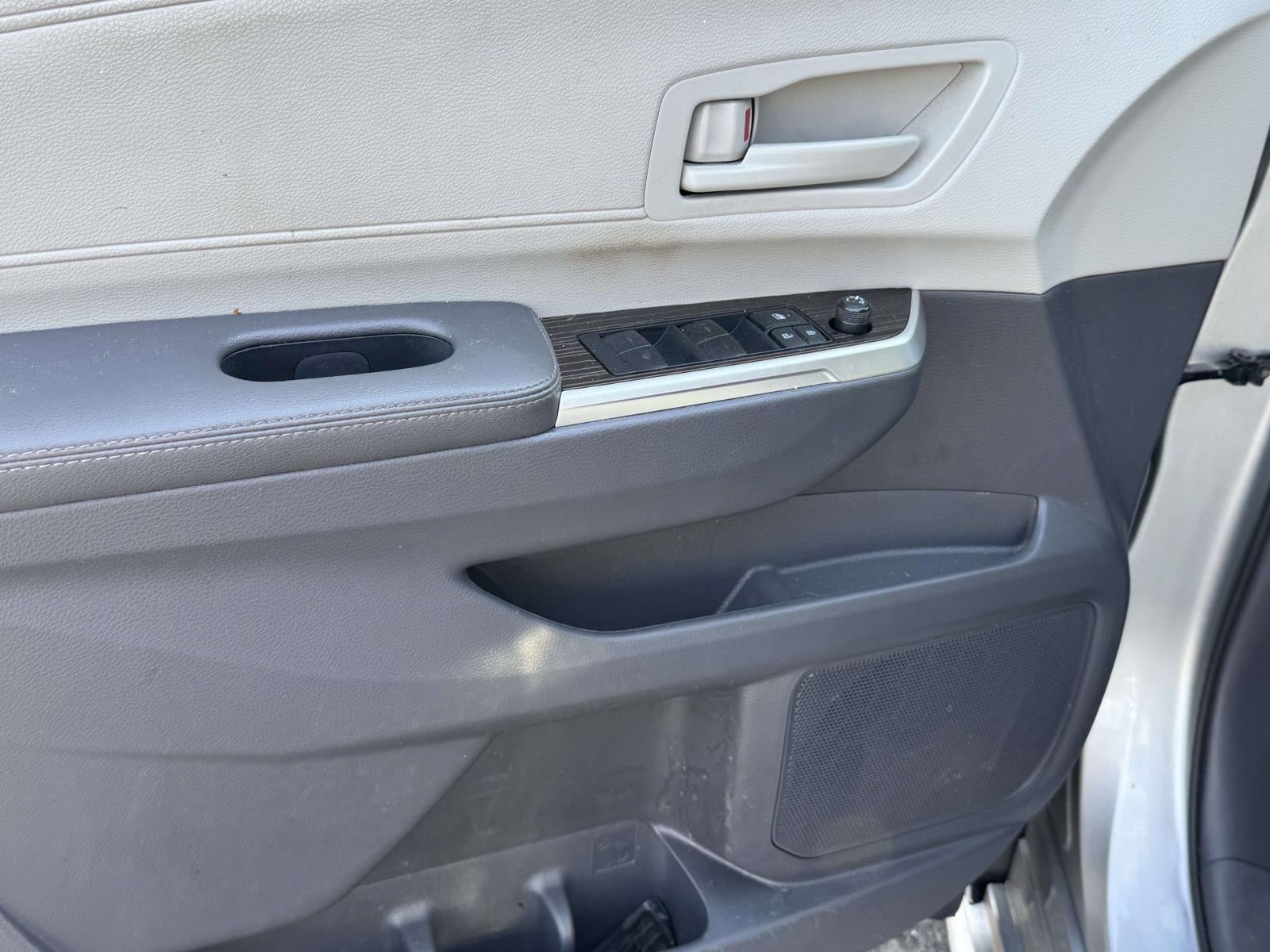2022 Toyota Sienna LE