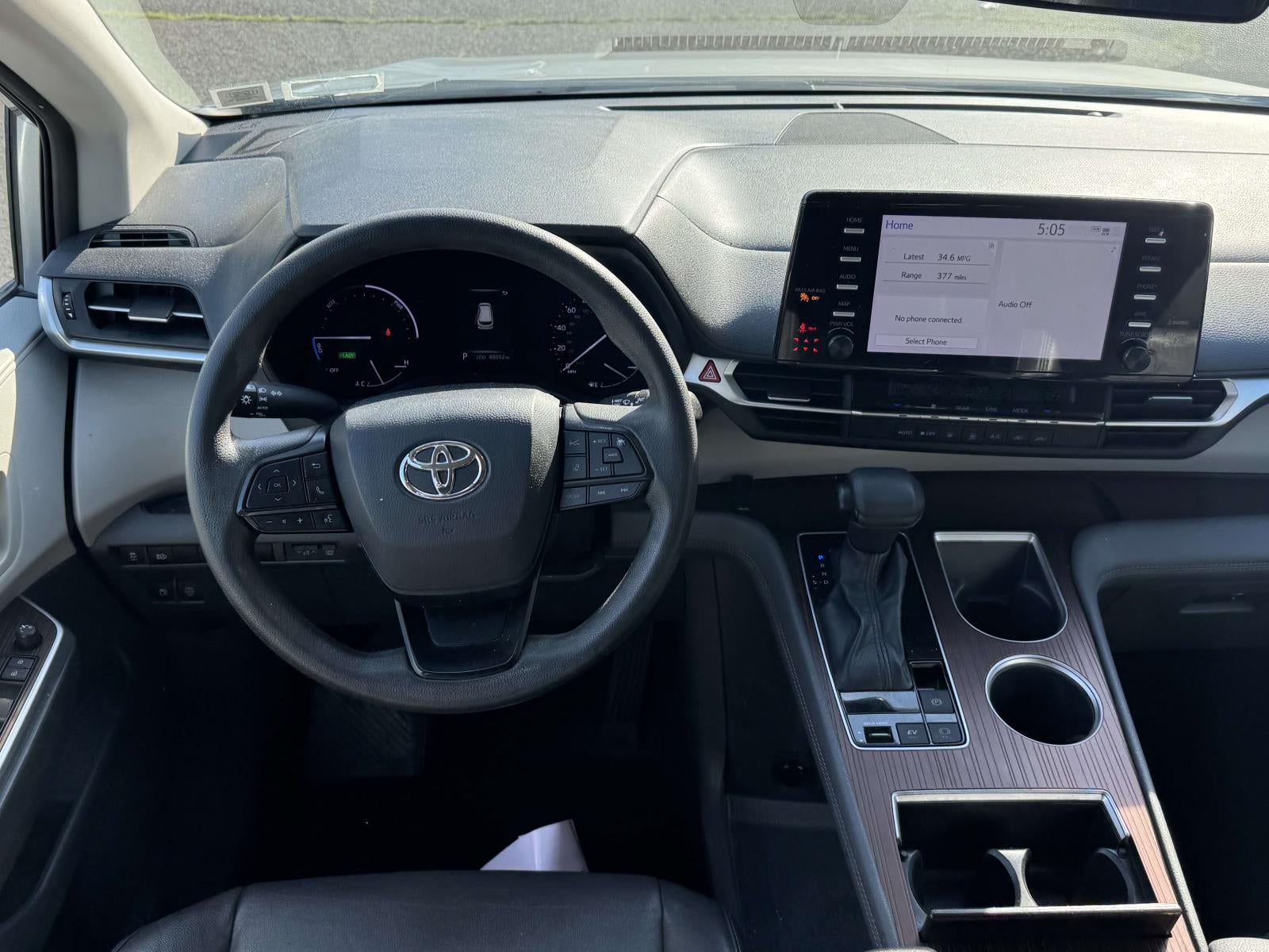 2022 Toyota Sienna LE