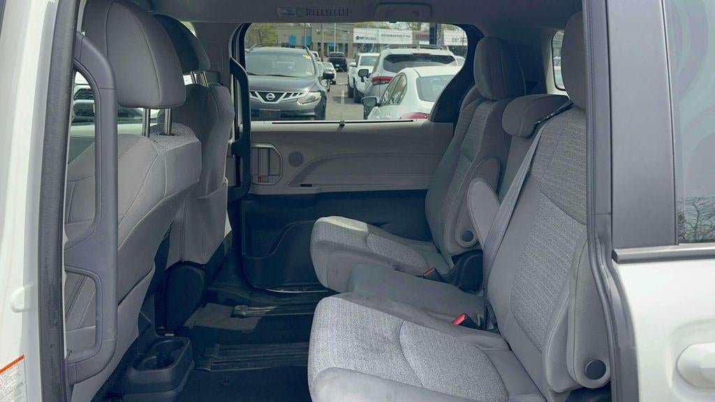2023 Toyota Sienna LE