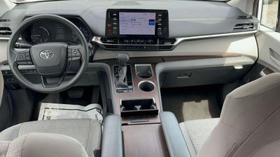 2023 Toyota Sienna LE