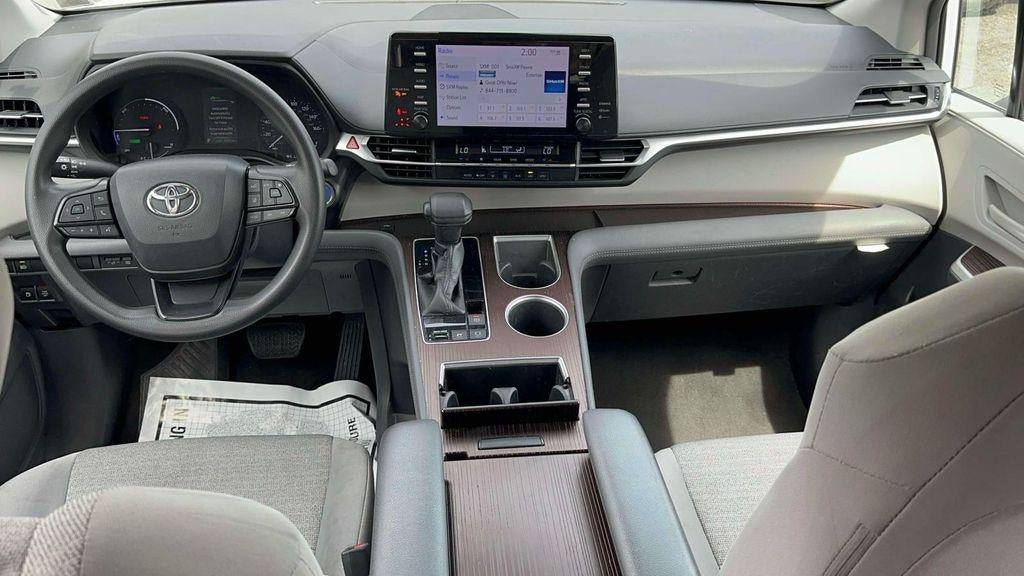2023 Toyota Sienna LE