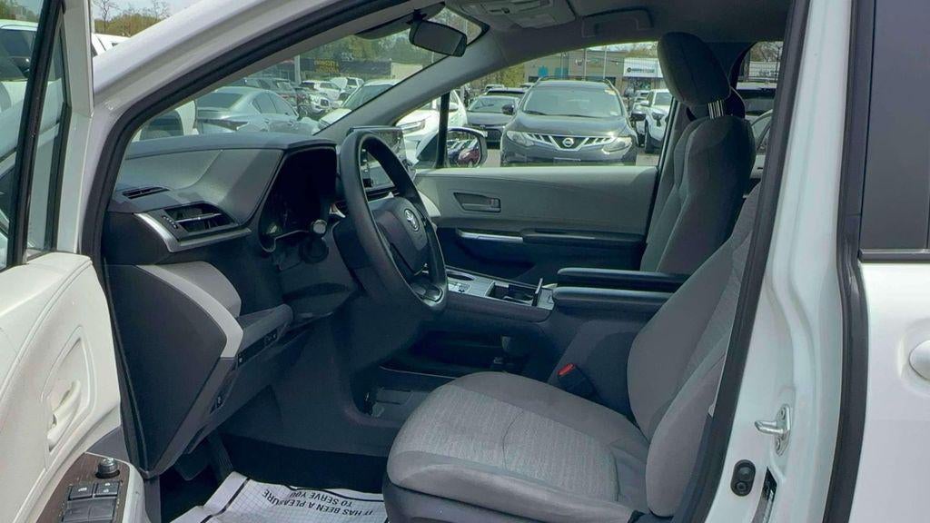 2023 Toyota Sienna LE