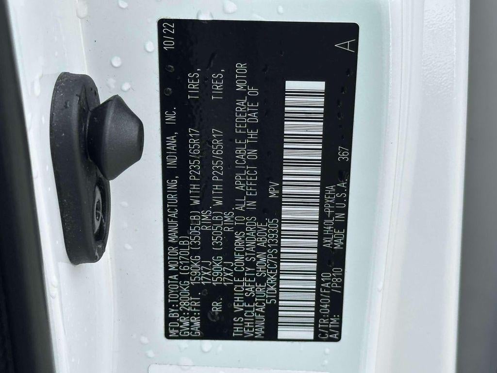 2023 Toyota Sienna LE