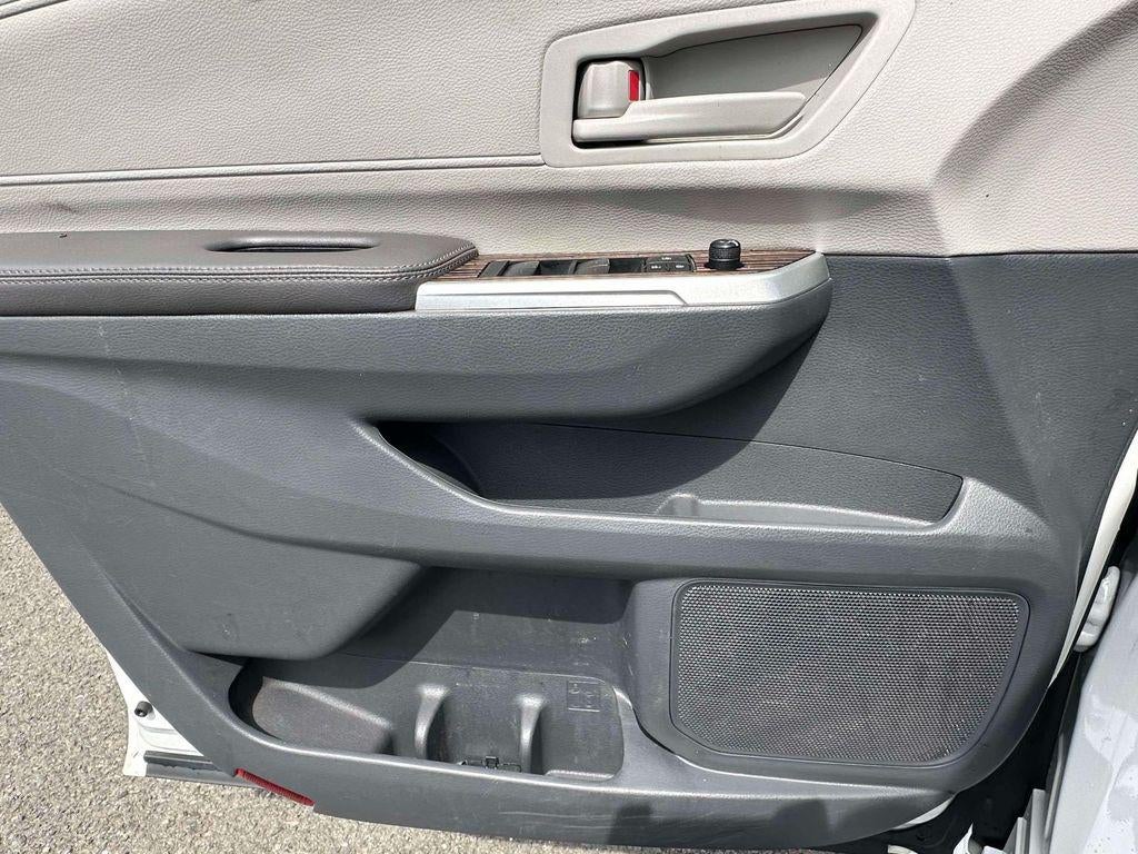 2023 Toyota Sienna LE