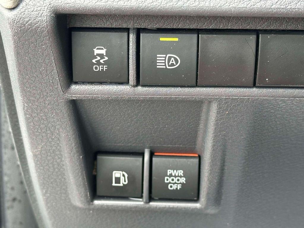 2023 Toyota Sienna LE