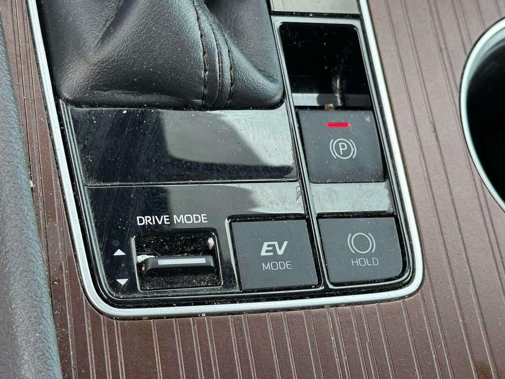 2023 Toyota Sienna LE