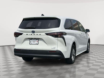 2023 Toyota Sienna LE