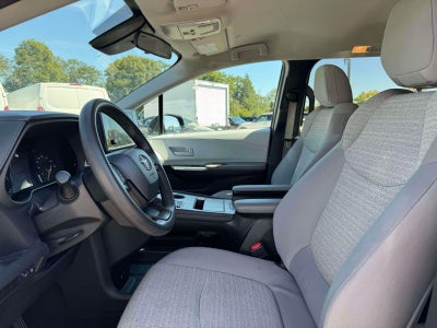 2025 Toyota Sienna LE