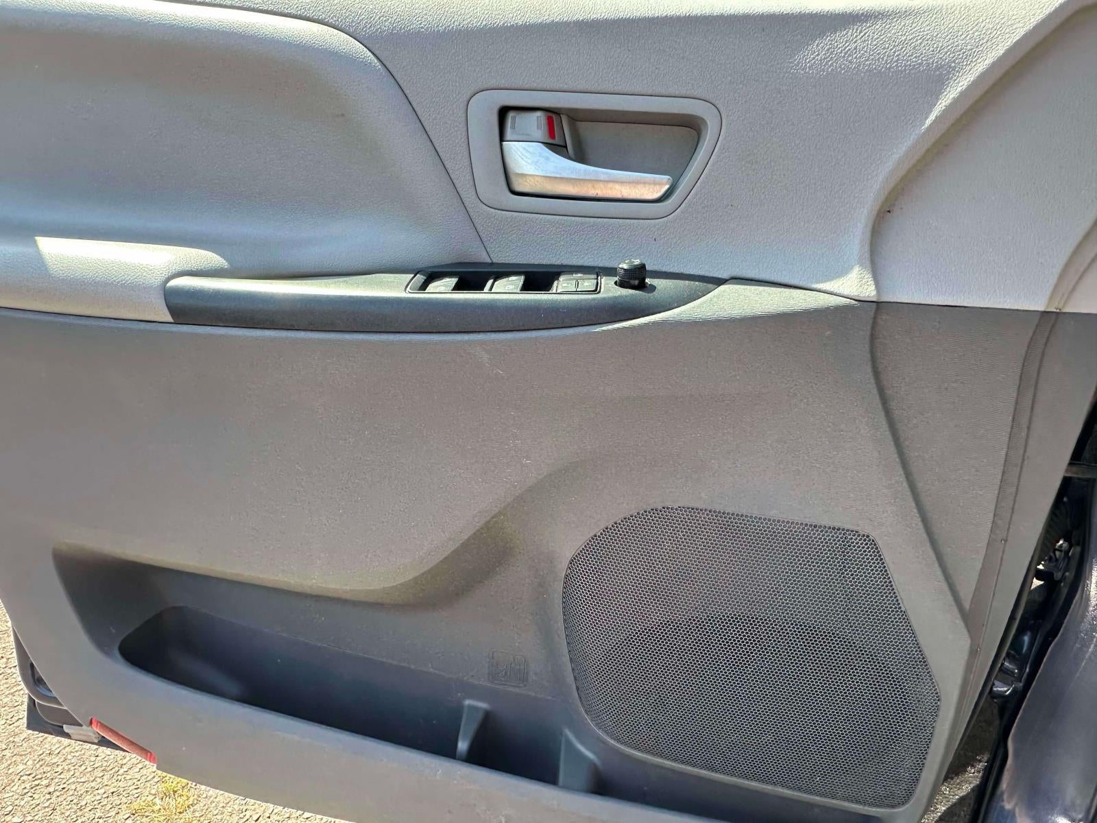 2019 Toyota Sienna LE 8 Passenger
