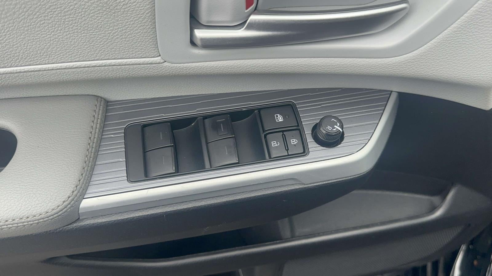 2025 Toyota Sienna XLE 8 Passenger