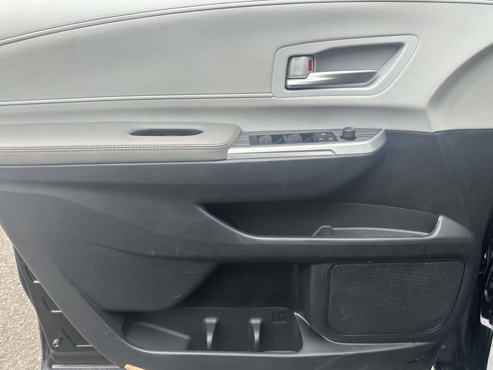 2025 Toyota Sienna XLE 8 Passenger