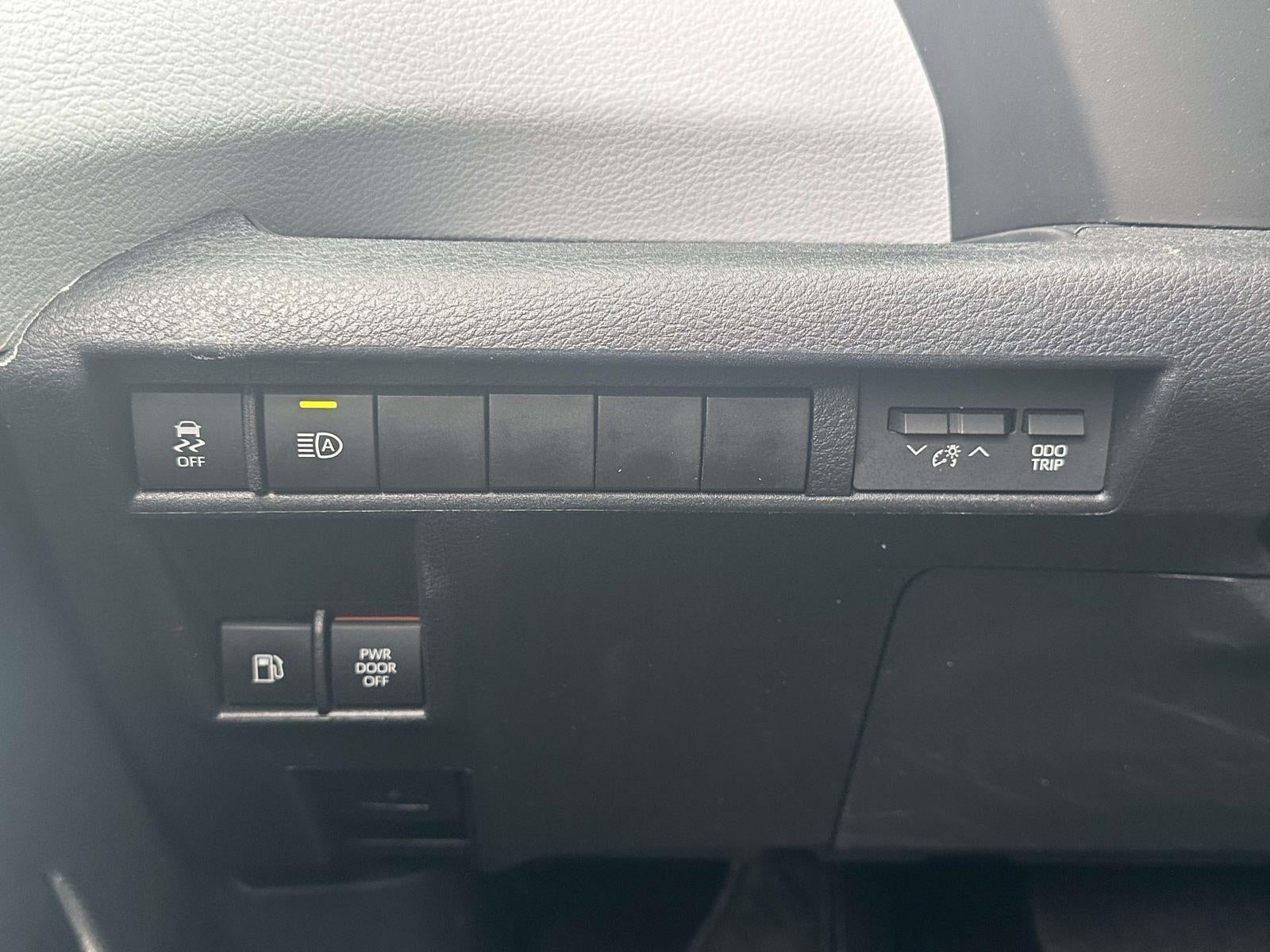 2025 Toyota Sienna XLE 8 Passenger