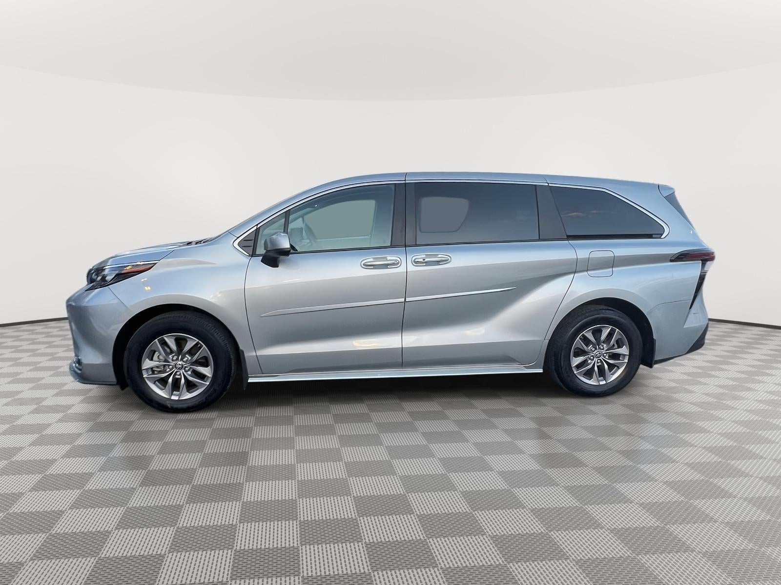 2024 Toyota Sienna XLE
