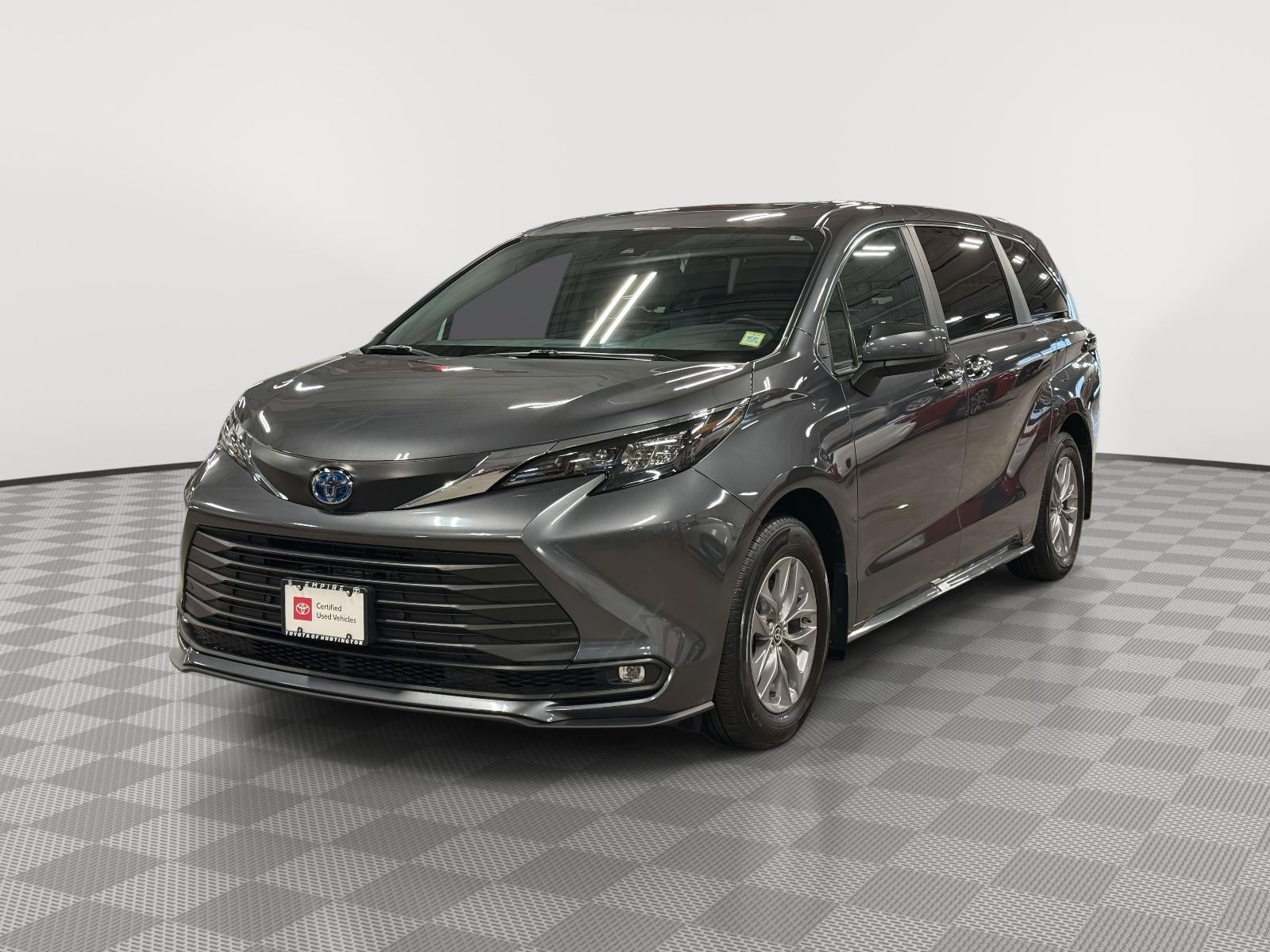 2025 Toyota Sienna XLE