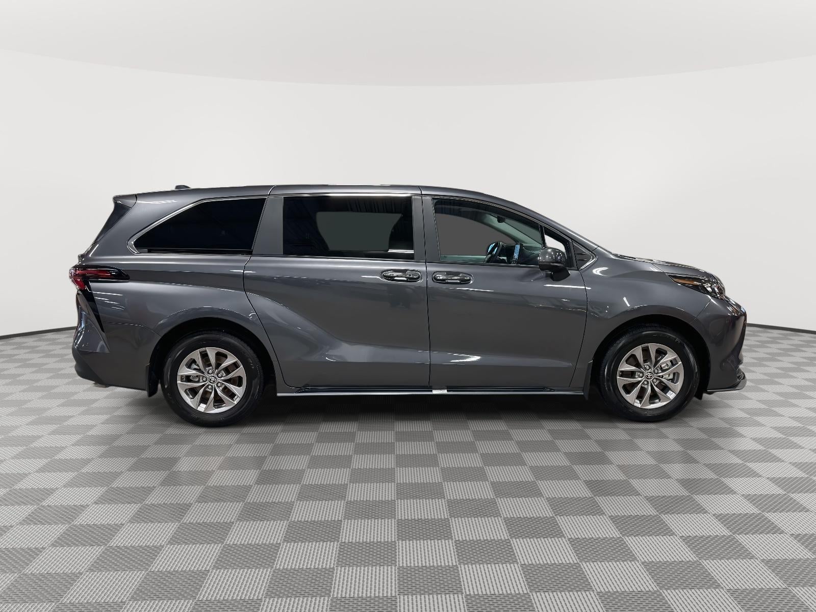 2025 Toyota Sienna XLE