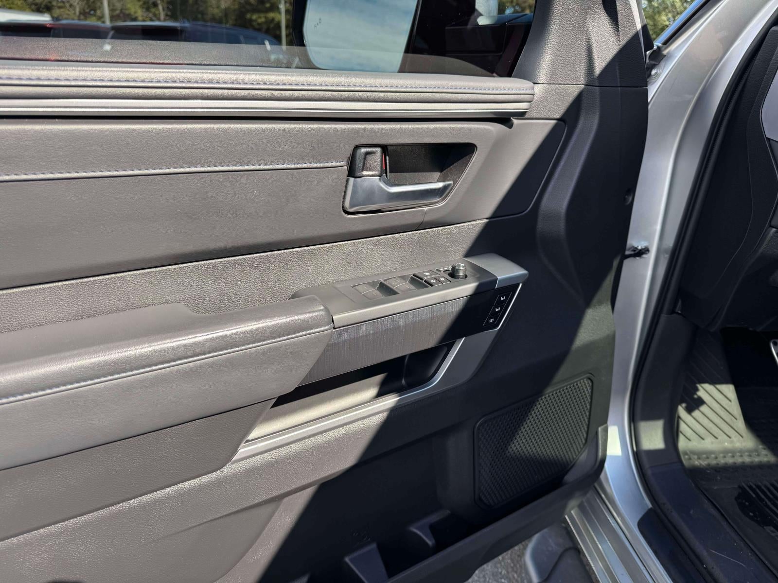2025 Toyota Tundra Hybrid Platinum Hybrid CrewMax 5.5 Bed
