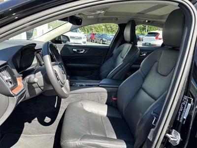 2021 Volvo S60 T6 Momentum