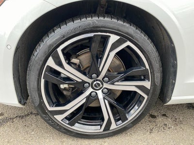 2024 Volvo S60 B5 Plus Dark Theme