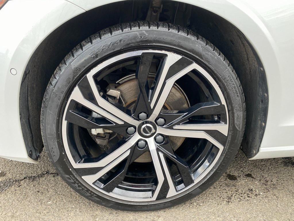 2024 Volvo S60 B5 Plus Dark Theme