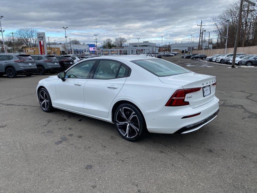 2024 Volvo S60 B5 Plus Dark Theme