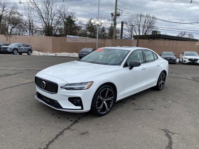 2024 Volvo S60 B5 Plus Dark Theme