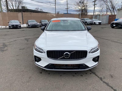 2024 Volvo S60 B5 Plus Dark Theme