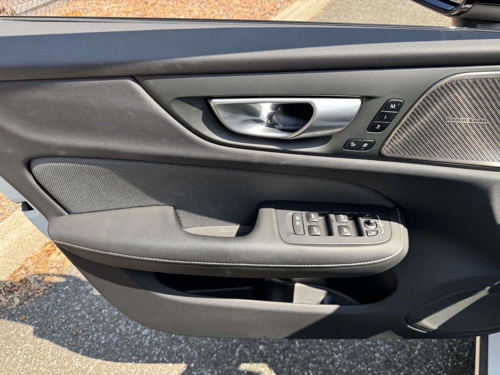 2024 Volvo S60 B5 Plus Black Edition