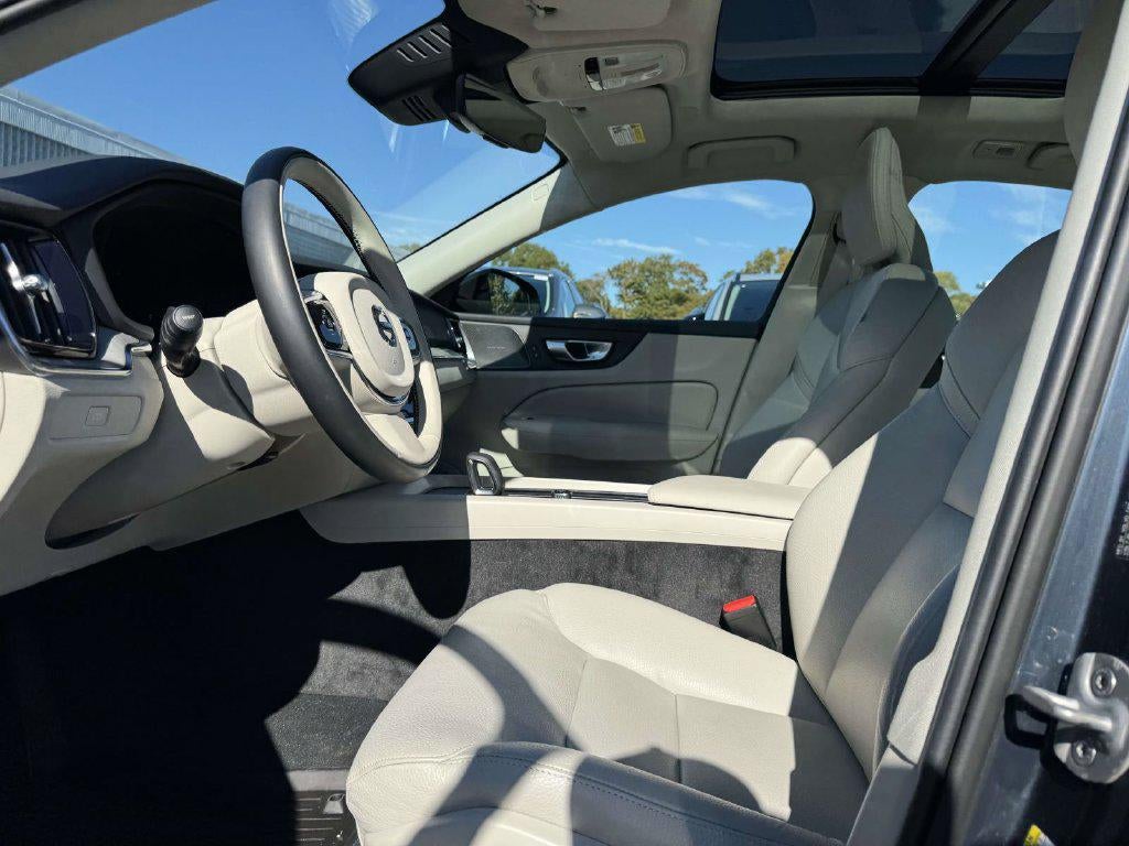 2024 Volvo S60 B5 Plus Dark Theme