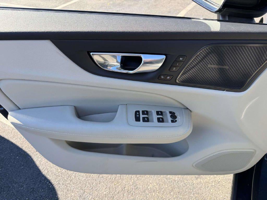 2024 Volvo S60 B5 Plus Dark Theme