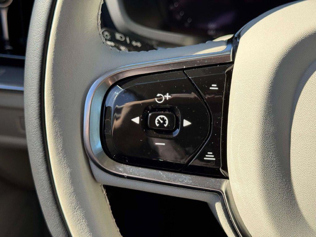 2024 Volvo S60 B5 Plus Dark Theme