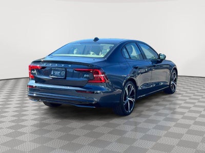 2024 Volvo S60 B5 Plus Dark Theme