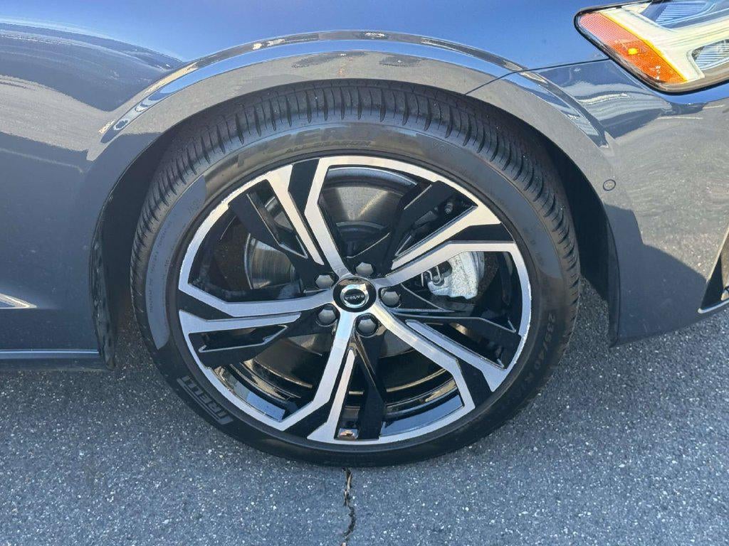 2024 Volvo S60 B5 Plus Dark Theme